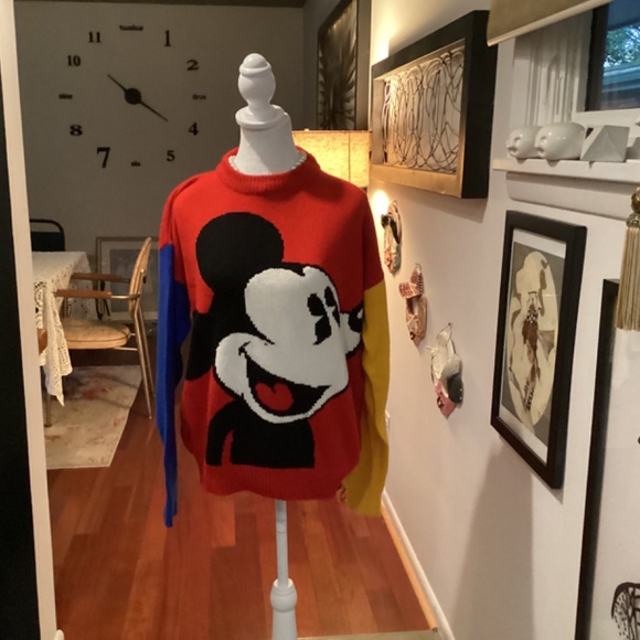 MICKEY MOUSE SWEATER LOOK 👀 AT THIS UNISEX ITEM. VINTAGE. DISNEY - Picture 7 of 11